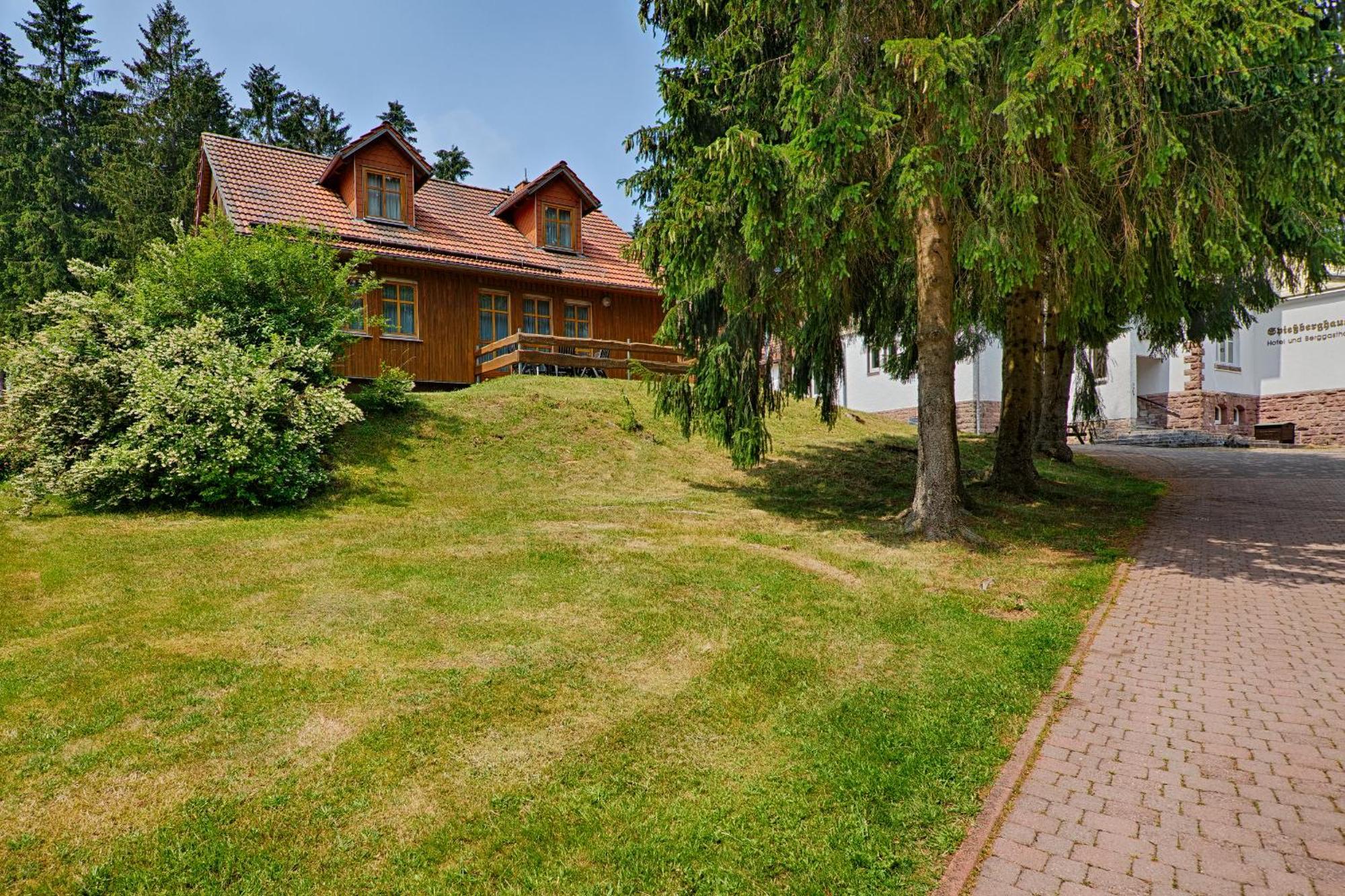 Hotel Und Berggasthof Spiessberghaus Friedrichroda Exterior photo